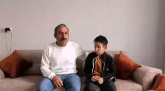 Okul müdürü, sinirlendiği öğrenciyi herkesin içinde darp etti