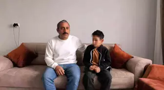 Okul müdürü, sinirlendiği öğrenciyi herkesin içinde darp etti