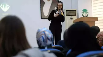 Otizmli yazar ebeveynlerle buluşarak otizmi anlattı