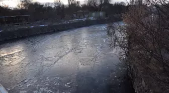 Kars'ta Hava Sıcaklığı Eksi 15 Dereceye Düştü, Kars Çayı Kısmen Dondu