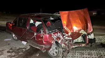 Uşak'ta otomobil ile hafif ticari araç çapıştı: 6 yaralı