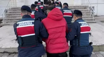 Yurt dışına kaçmak isterken yakalanan 5 Türk tutuklandı