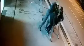 4 kişi 1 kişiye saldırdı: Hırsını alamayan saldırganlardan biri şahsın kulağını ısırarak kopardı