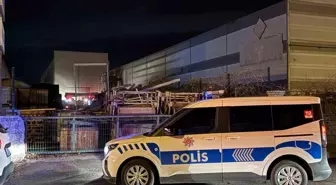 Atık maddeler alev aldı, fabrikaya sıçrayan yangın büyümeden söndürüldü