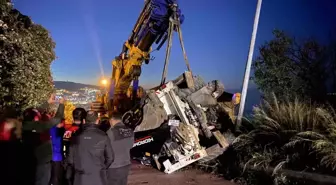 Bursa'da vinçten düşen iş makinesi paniğe neden oldu