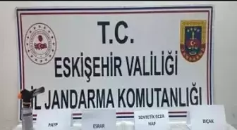 Eskişehir'e uyuşturucu getirmek isteyen şüpheliler jandarma tarafından yakalandı