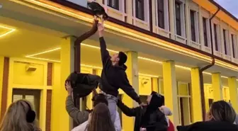 Gençlerin 'başarısız' kedi kurtarma operasyonu kamerada