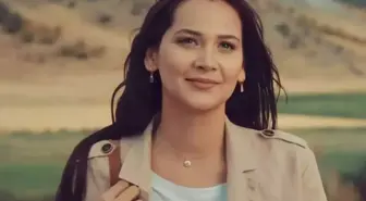 Gülsim Ali siyah mini elbisesiyle göz kamaştırdı! Bakan bir daha baktı