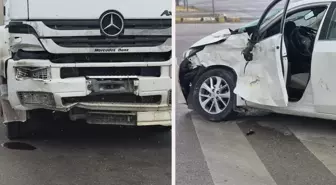 İçerisinde hakemlerin de bulunduğu otomobil, tır ile çarpıştı! Çok sayıda yaralı