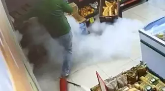 Markette ilginç anlar: Yangın tüpü yere düştü, çalışan panikle kaçtı