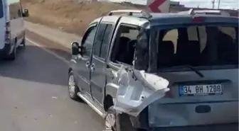 Tır ile hafif ticari araç çarpıştı: 1 yaralı