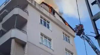 Tuzla'da 6 katlı binanın çatısında çıkan yangın söndürüldü