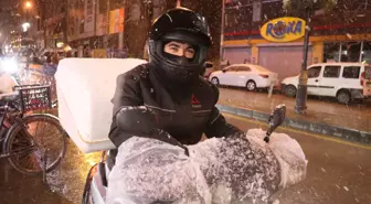 Van merkeze mevsimin ilk karı düştü