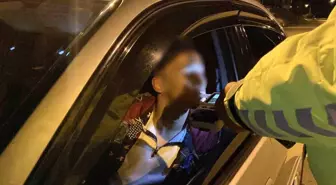 Alkollü çevirmeye girdi, ehliyeti gitmesin diye uzun süre dil döktü