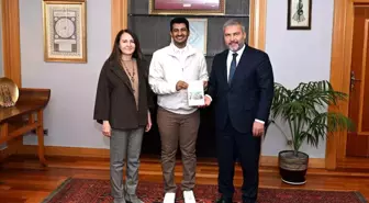 Anadolu Üniversitesi uluslararası öğrencisi 9'ncu Uluslararası Öğrenciler Kongresi'nden ödülle döndü