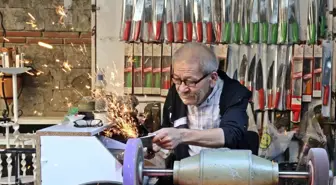 Antalya'da bıçak bileme ustası mesleğini yaşatıyor, 50-60 bin liraya çırak bulamıyor