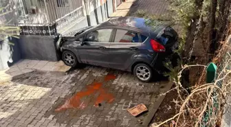 Apartman bahçesine düşen araçta 4 kişi yaralandı