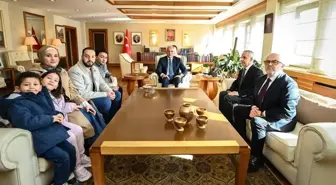 Bakan Ersoy: 'Rajab'ın ailesiyle Bakanlığımızda bir araya gelerek, ardından birlikte Cumhurbaşkanımız Erdoğan'ı ziyaret ettik'