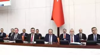 Bakan Işıkhan: 'Asgari ücret miktarının çalışanlarımızın gelirlerini enflasyona ezdirmeyecek şekilde belirlenmesi için çalışmalarımızı sürdüreceğiz'