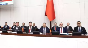 Bakan Işıkhan: 'Asgari ücret miktarının çalışanlarımızın gelirlerini enflasyona ezdirmeyecek şekilde belirlenmesi için çalışmalarımızı sürdüreceğiz'