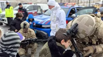 Bayburt'ta jandarmanın kullandığı yerli ekipmanlar ve araçlar öğrencilere tanıtıldı