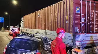 Bilecik'te tıra çarpan otomobildeki 1 kişi öldü, 1 kişi yaralandı