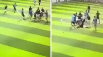 Halı sahada meydan savaşı! Birbirlerine acımadan vurdular