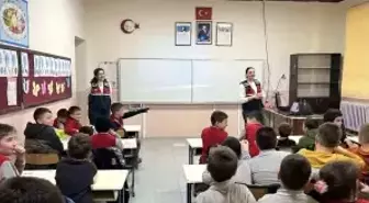 Çanakkale'de jandarma ekipleri KADES ve güvenlik hakkında bilgilendirdi