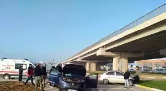 Dur levhasına uymadı, kavşakta kaza: 1 yaralı