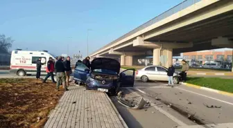 Dur levhasına uymadı, kavşakta kaza: 1 yaralı