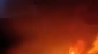 Hareket halindeki otomobil alev aldı