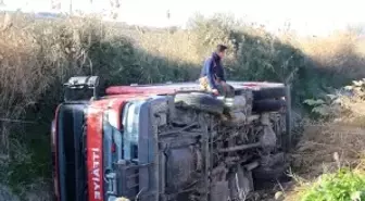 Manisa'da itfaiye aracının devrilmesi sonucu itfaiye eri yaralandı