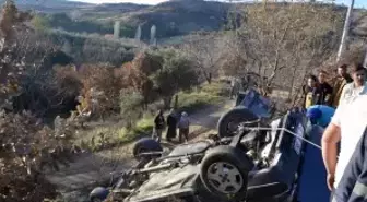 Manisa'da şarampole devrilen otomobilin sürücüsü yaralandı
