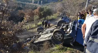 Manisa'da şarampole devrilen otomobilin sürücüsü yaralandı