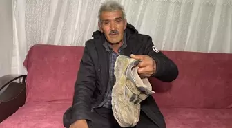 Mersin'de bir çiftçinin çamurlu ayakkabısını çıkararak markete girmesi kameraya yansıdı