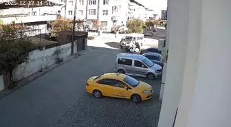 Nazilli'de minibüs önce motosiklete ardından park halindeki araçlara çarptı: 1 yaralı