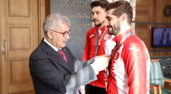 Niğdeli milli güreşçilerden Vali Çelik'e ziyaret