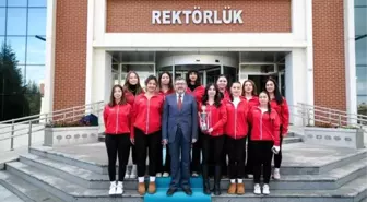 Rektör Kaplancıklı, başarılı sporcularla bir araya geldi