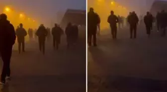 Sabahın karanlığında yola çıkan vatandaş: İşe mi gidiyoruz yoksa...