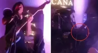Şarkıcı sahnedeyken elektrik akımına kapıldı
