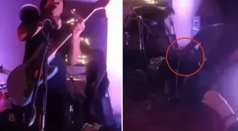 Şarkıcı sahnedeyken elektrik akımına kapıldı