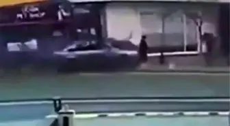 Şişli'de otomobilin yayaların arasına daldığı anlar kamerada