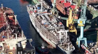 Tuzla'da yanan gemi söndürüldü