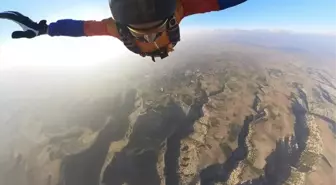 Uşak'ta serbest paraşüt pilotu Ulubey Kanyonu'na atladı