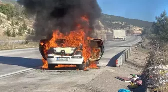Adana'da seyir halindeki otomobilde çıkan yangın söndürüldü