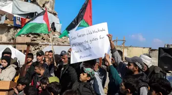 Albüm: Gazzeliler, Zorlu Kış Şartlarında Geçici Barınma Sağlanması Talebiyle Protesto Düzenledi