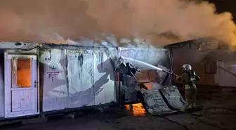 Alevlere teslim olan 6 konteyner yandı