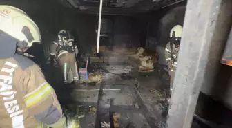 Avcılar'da Çocukların Çakmakla Oynadığı Yangın Kısa Sürede Söndürüldü