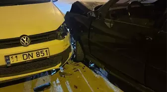 Bilecik'te drift atarken kaza yapan oto hırsızlığı şüphelisi yakalandı