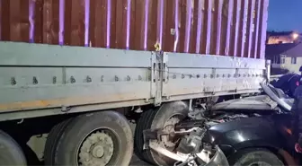 Bozüyük'te otomobil, park halindeki tıra arkadan çarptı: 1 ölü, 1 yaralı